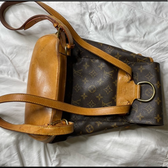 A Louis Vuitton backpack that buckles, pre loved - great condition! - Picture 2 of 8